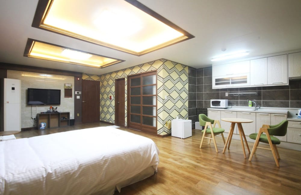 Condo, Kitchenette photo 3