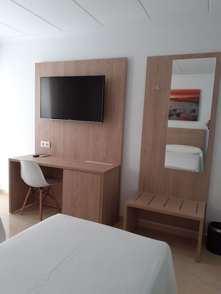 Double or twin room with terrace, 2 people - Photo 7