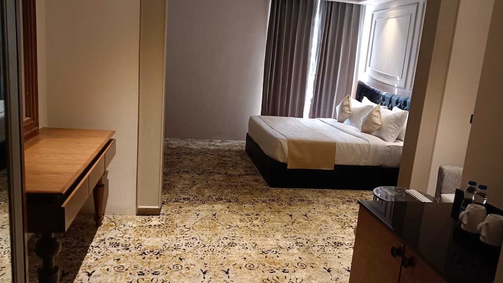 Luxury Suite