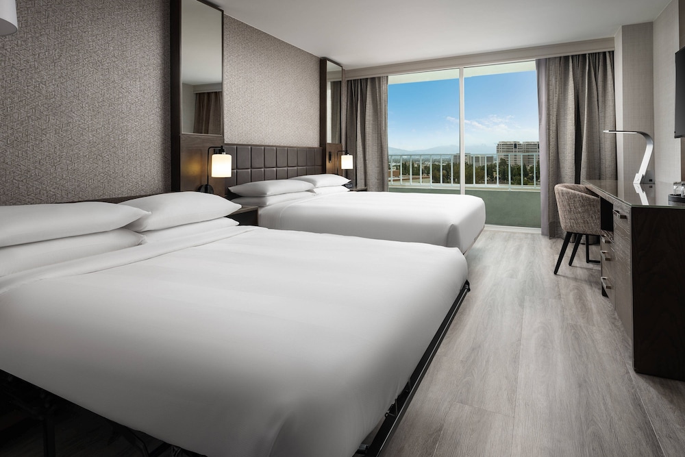 Premier Room, 2 Queen Beds, Balcony photo 2