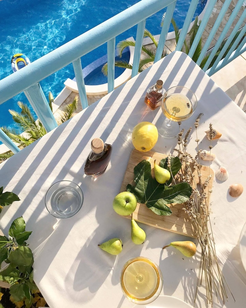 Apartment, 1 Bedroom, Pool View