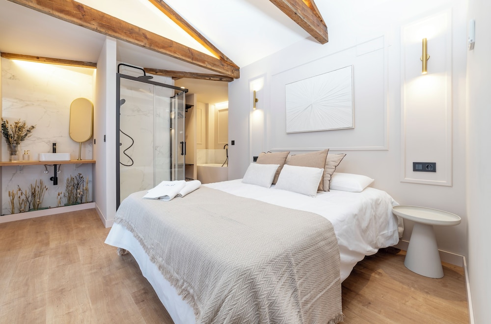 Apartamento de lujo, balcón, vista de la ciudad