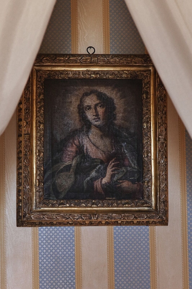 Royal Room - Photo 10