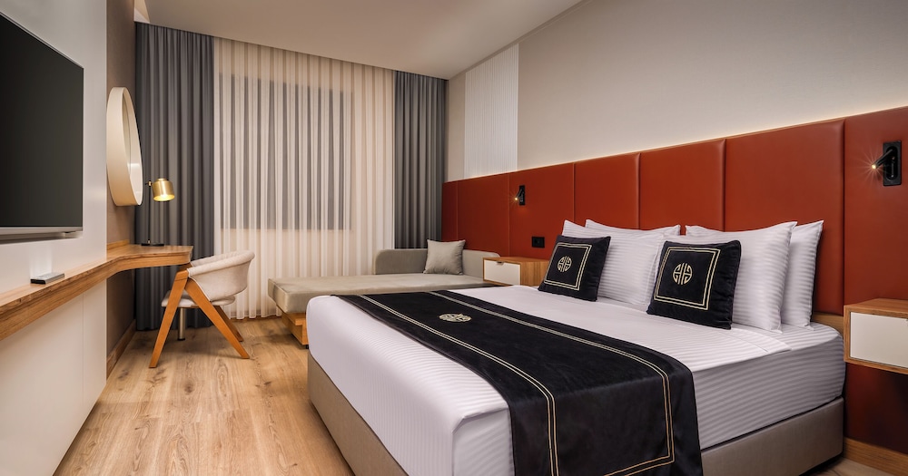 Standard Room, 1 Double Bed, Accessible, Non Smoking (Walk-in Shower) photo 2