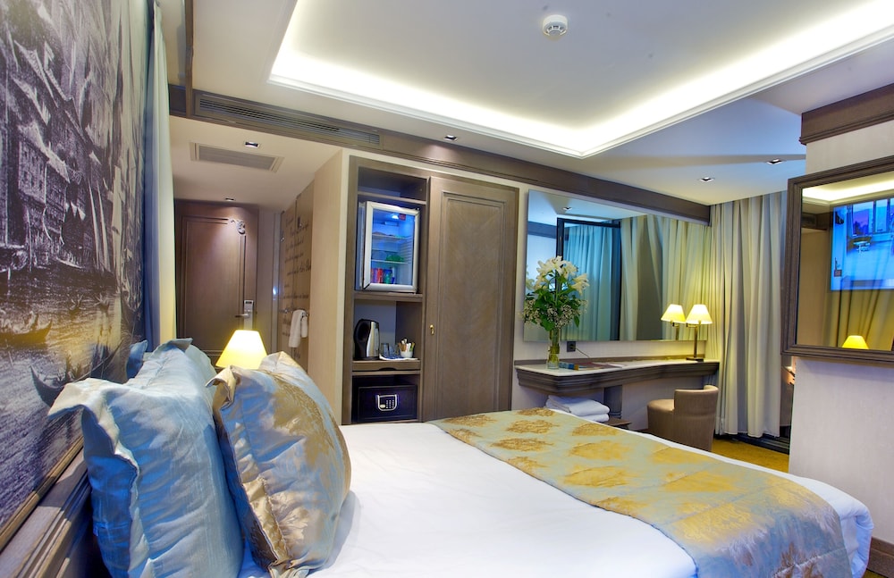 Double or Twin room + 1 Additional Bed