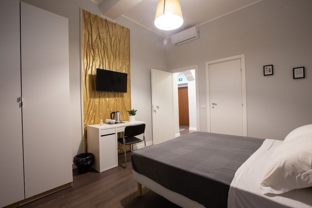 Classic Double Room, Non Smoking photo 3