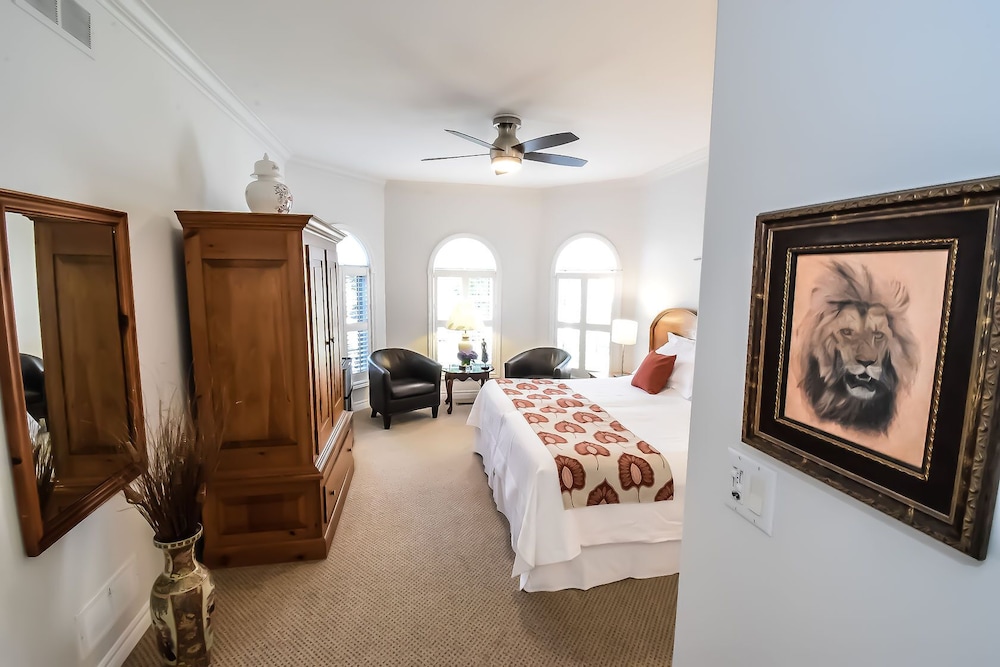 Merlot Suite (1 King Bed or 2 Twin Beds) photo 2