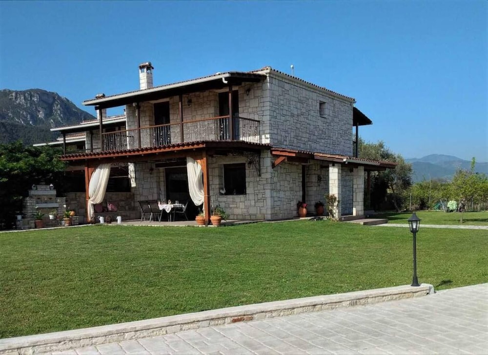Villa photo 3