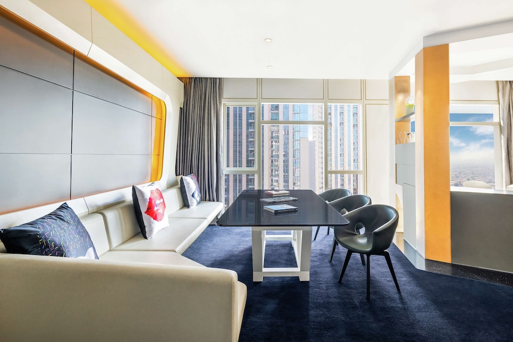 Elite Suite, 1 King Bed (Mega)