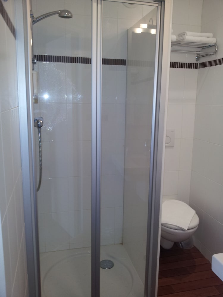 Double Room with Shower, Harbour View - Photo 9
