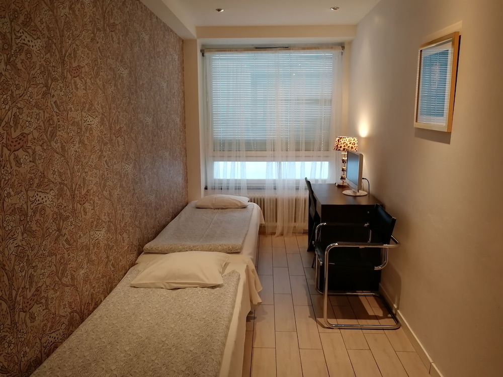 Twin Room, Shared Bathroom photo 1
