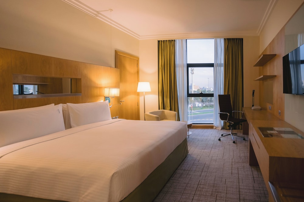 Standard Room, 1 King Bed, Non Smoking, City View photo 3