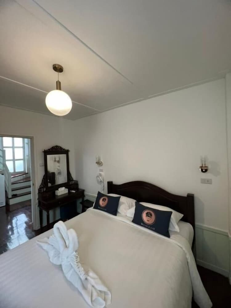 Economy Room, 1 Queen Bed, Non Smoking photo 3