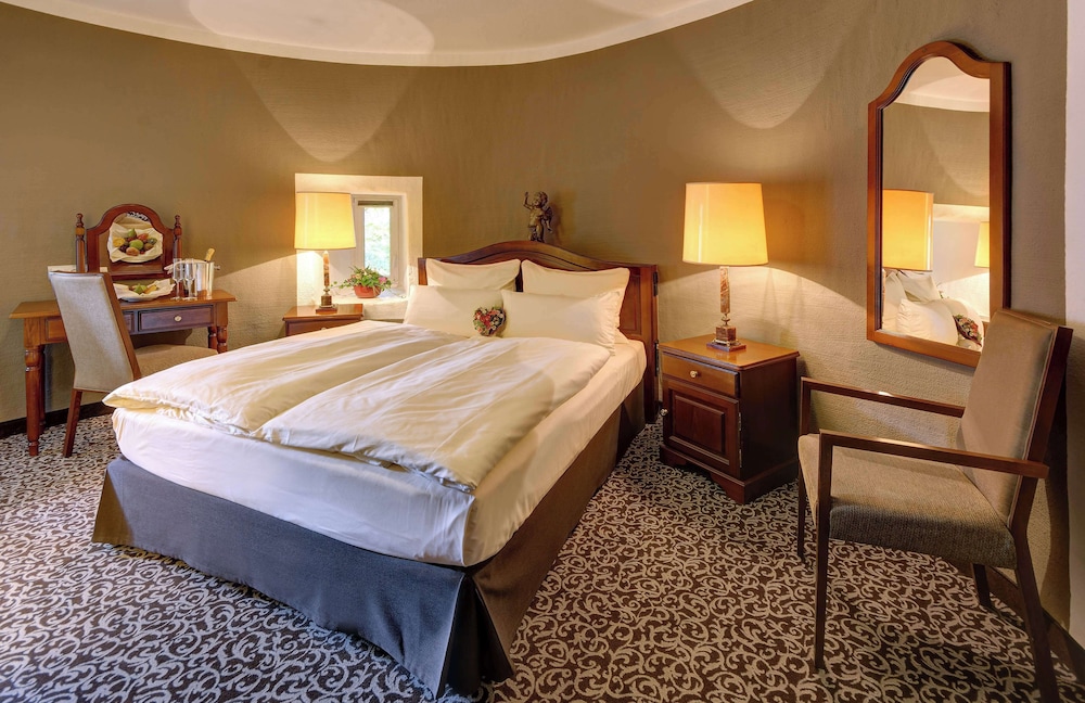 Suite, 1 Queen Bed, City View (Turmsuite) - Photo 1