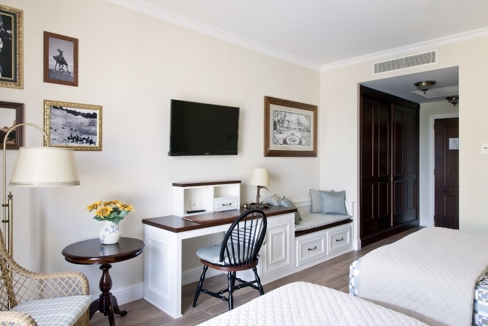 Superior Room Callaghan, 3 adults & 1 child (Port Aventura tickets & 1 Ferrari Land ticket)