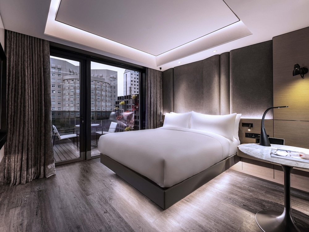 Deluxe Room, 1 King Bed (City Side)