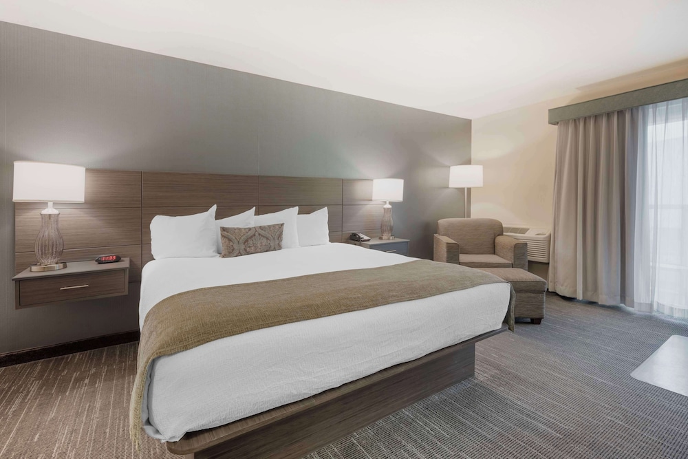 Suite, 1 King Bed, Non Smoking, Jetted Tub (with Sofabed) - Photo 2