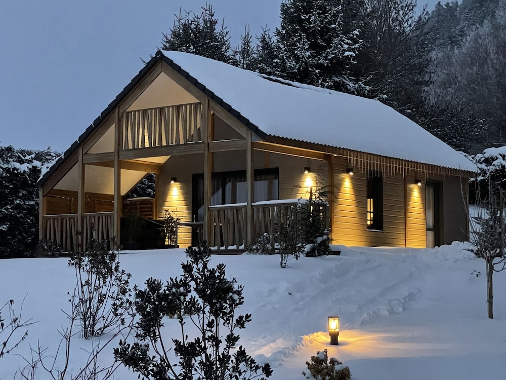 Premium Suite, 1 Queen Bed, Hot Tub, Mountain View - Photo 9