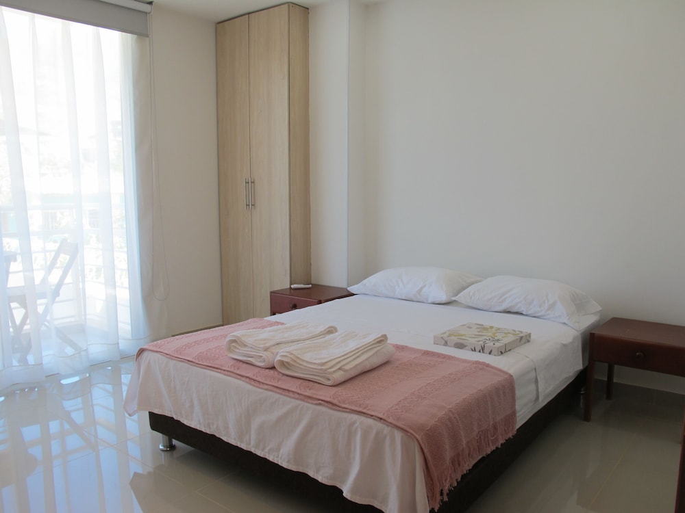Comfort Room, 1 Queen Bed, Non Smoking, Bay View