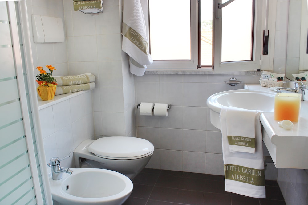 Standard Double or Twin Room - Photo 7