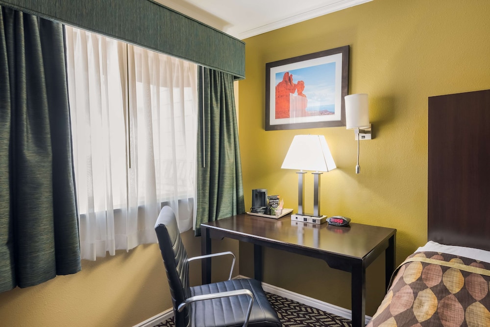 Standard Room, 1 Queen Bed, Accessible, Non Smoking - Photo 2