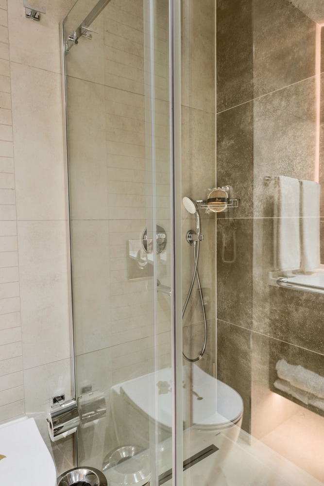 Deluxe Double or Twin Room - Photo 3