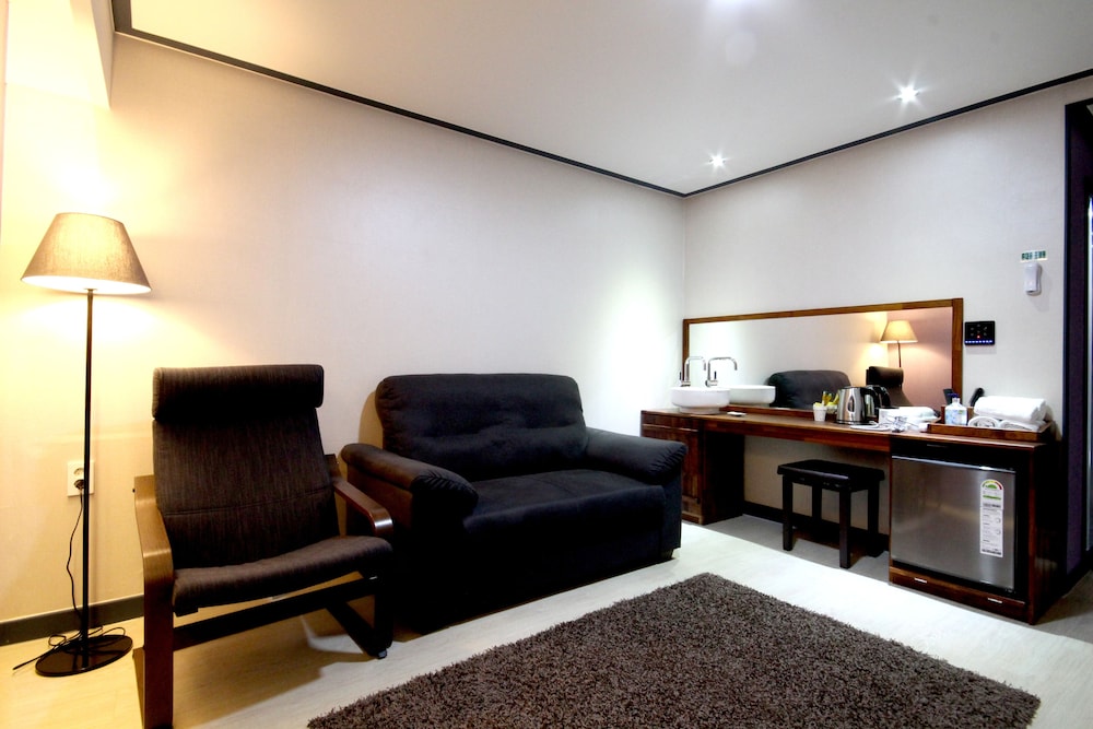 Suite - Photo 2