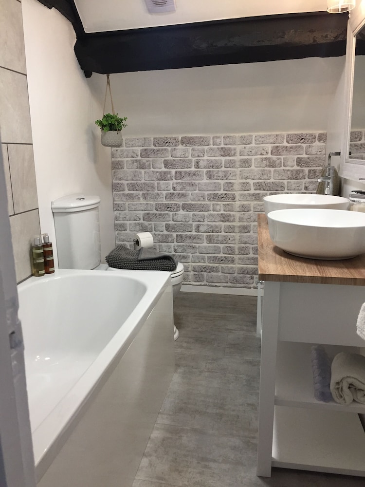 Double Room, Ensuite - Photo 5