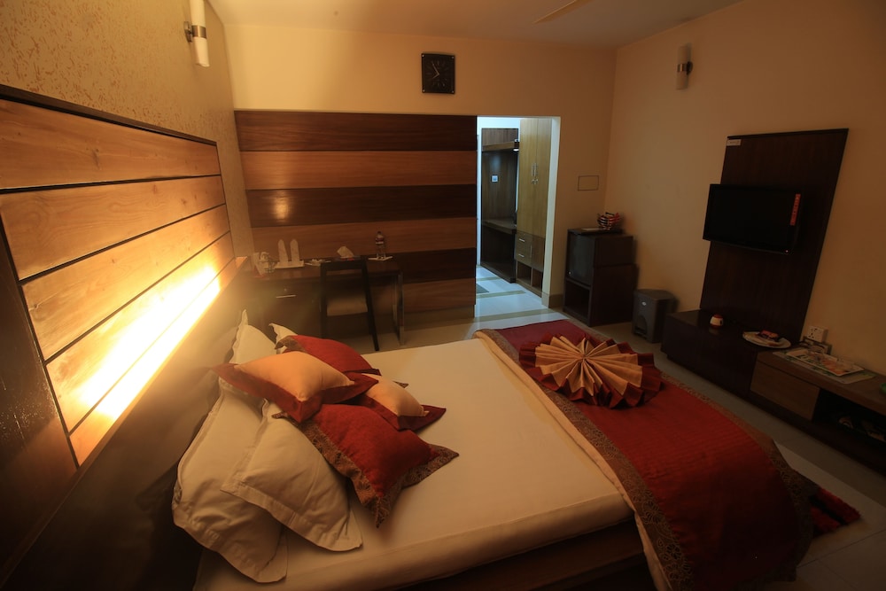 Executive Suite, 1 King Bed, Non Smoking, City View (Couple)