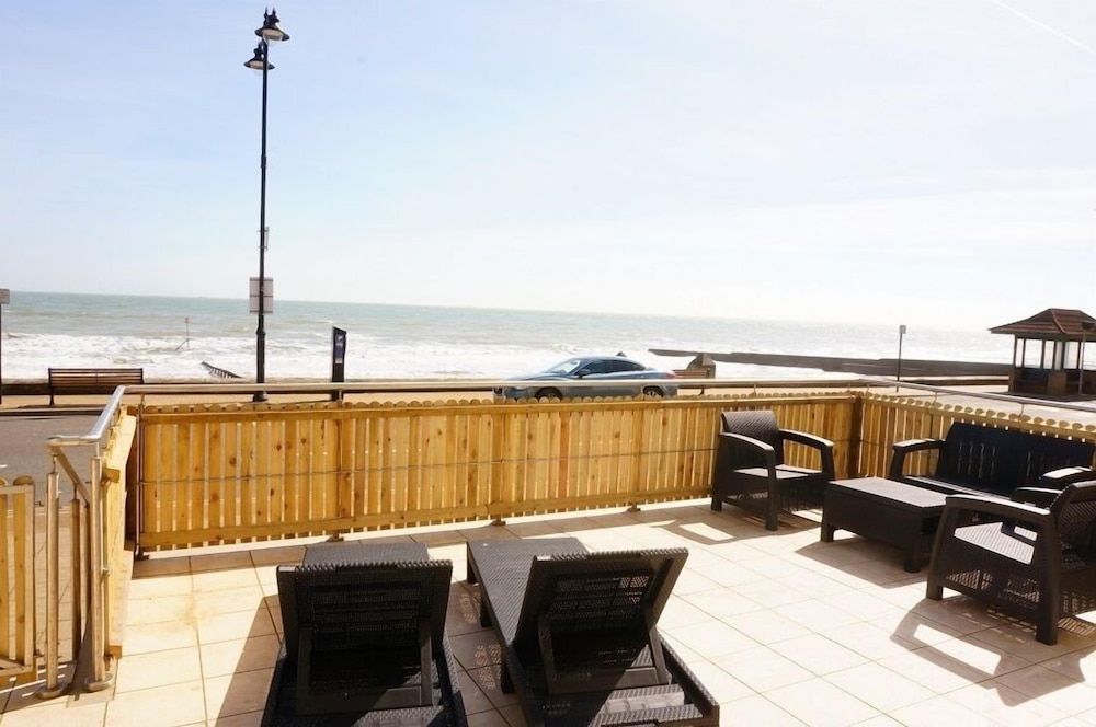 Suite 7 Ground Floor Private Terrace Direct Sea View photo 3
