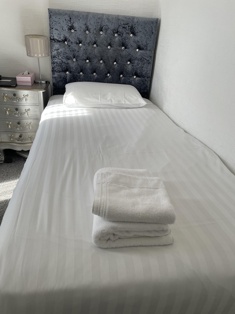 Single Room, Ensuite photo 1
