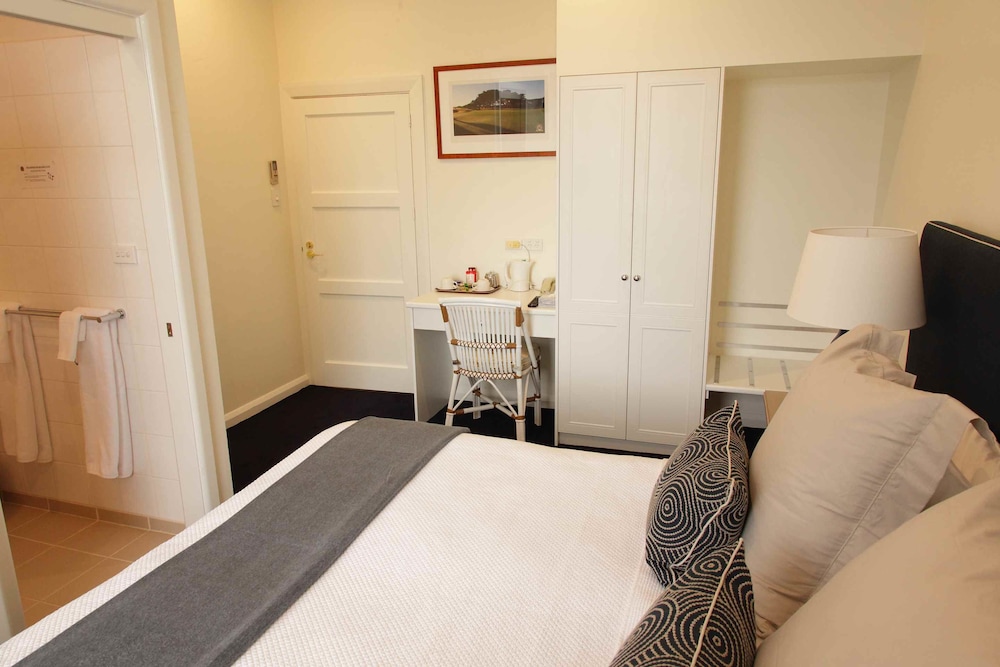F/B Standard Room, Dress Code Applies (with Breakfast, Lunch, Dinner and Golf)