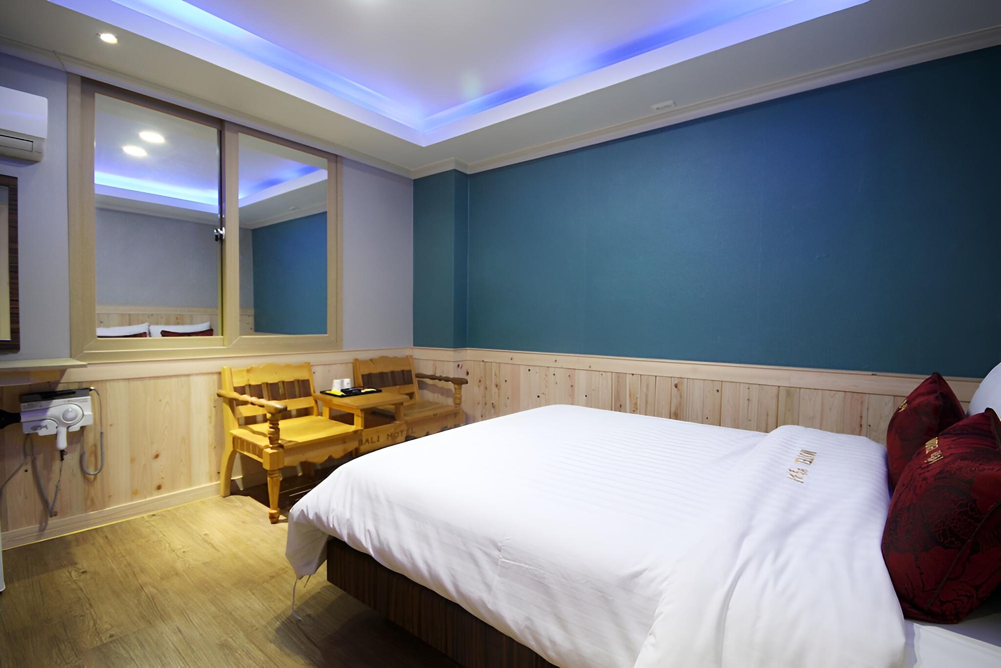 Room (Standard Room) - Photo 19
