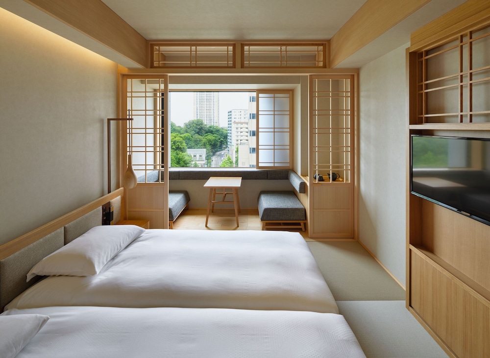 Twin Room, Non Smoking, Ensuite (Hollywood Twin, Up To 2 Person) - Photo 1