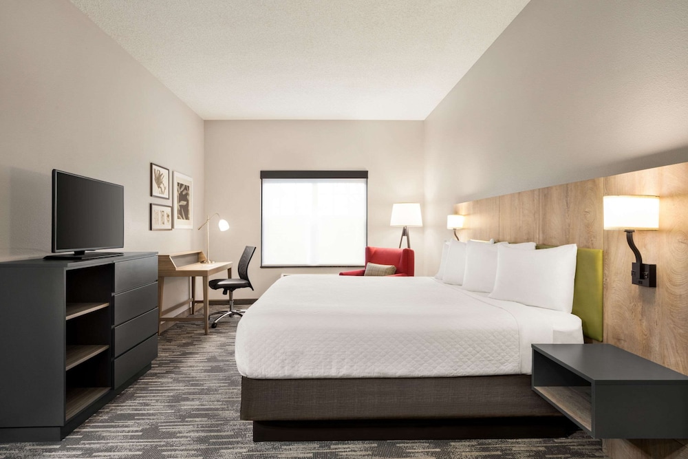 Suite, 1 King Bed, Non Smoking, Jetted Tub photo 1