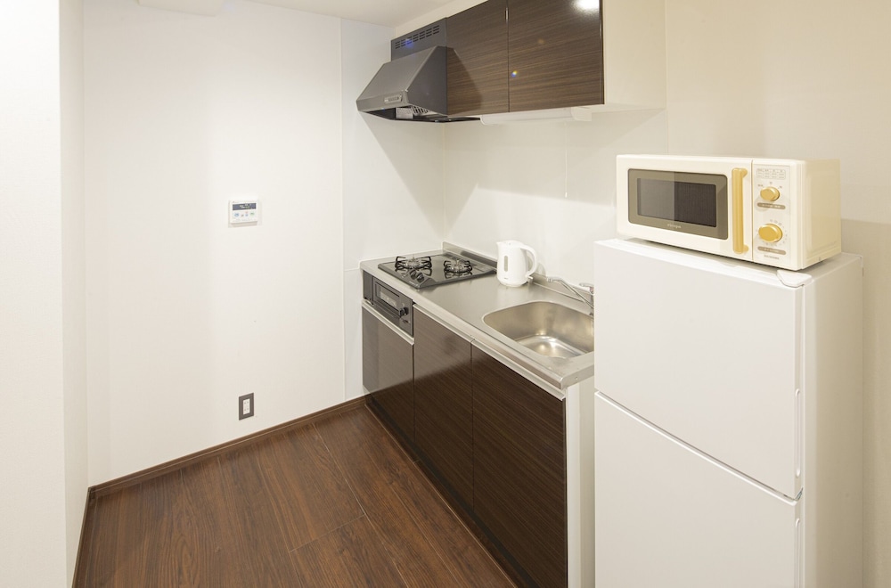 Suite, 1 Bedroom - Photo 12