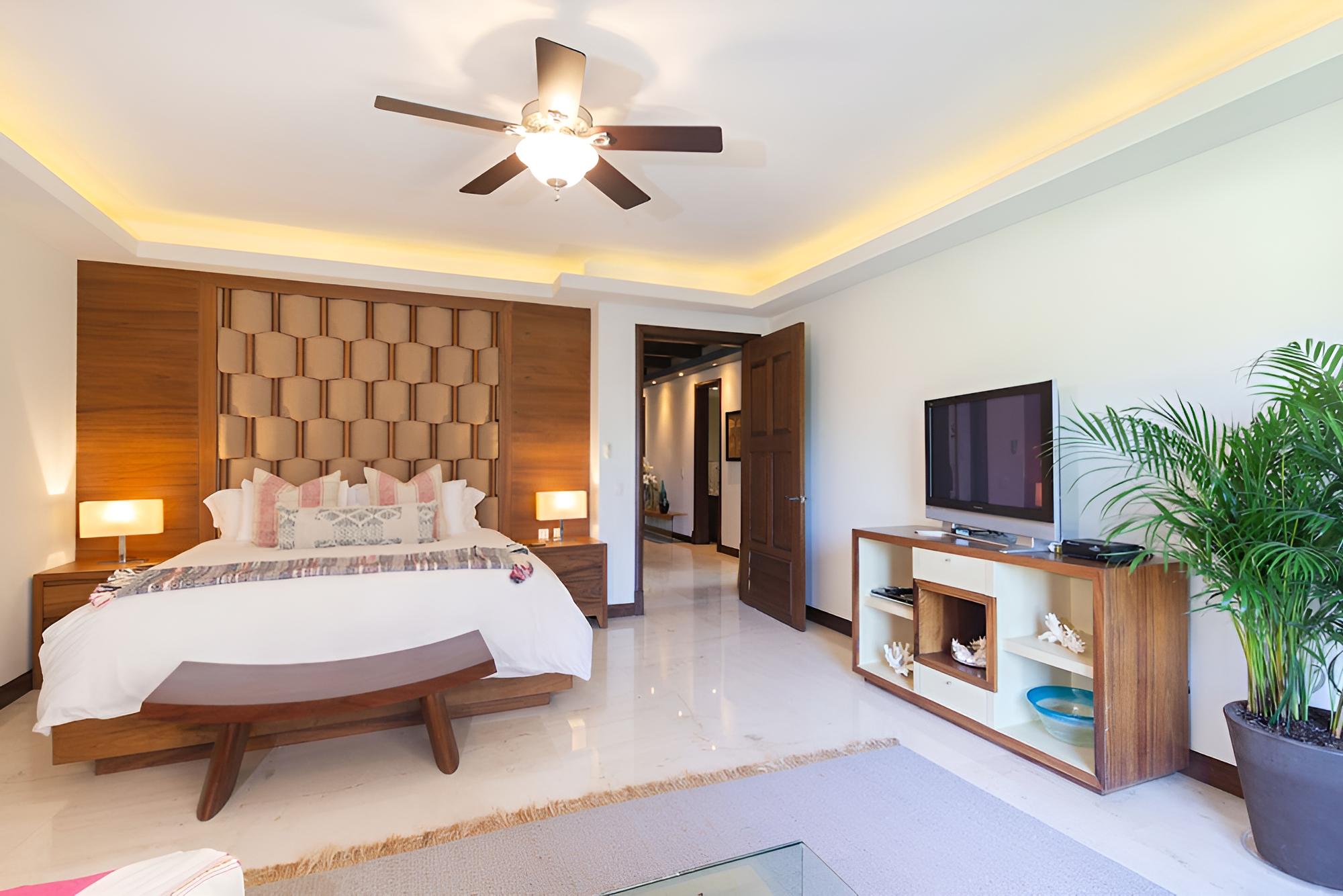 Luxury Condo photo 3