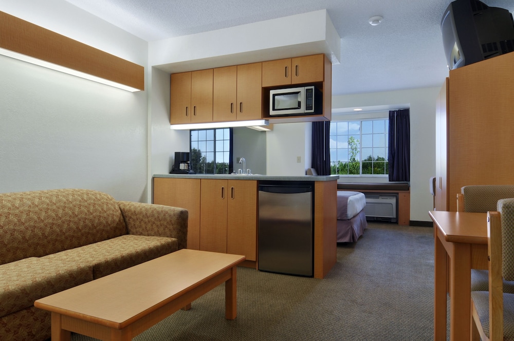 Studio Suite, 1 Queen Bed, Non Smoking - Photo 8