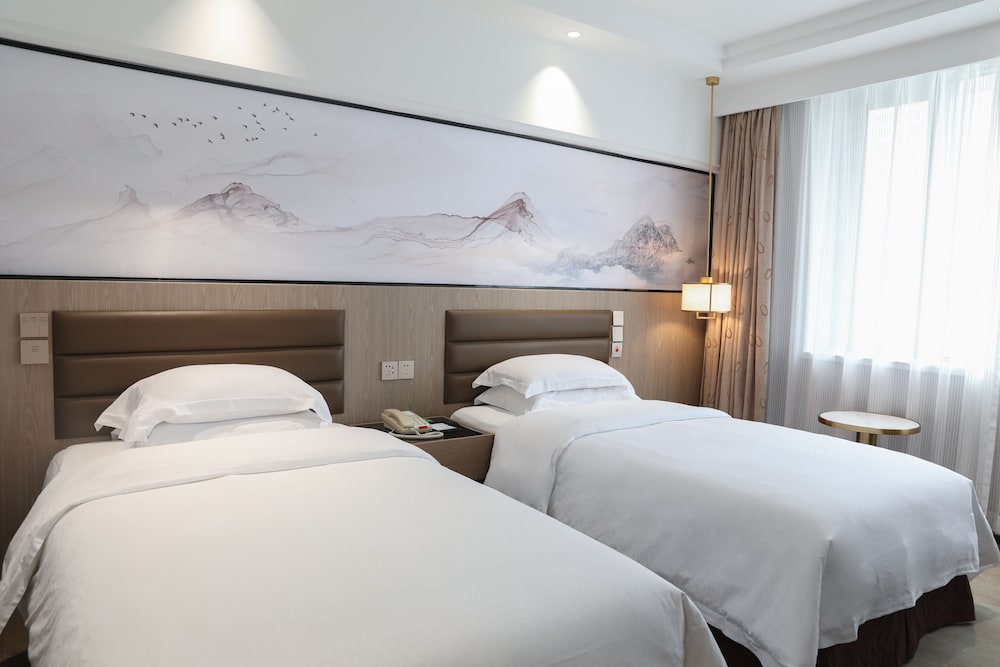 Huaxia Elegant River View Twin Room - Photo 3
