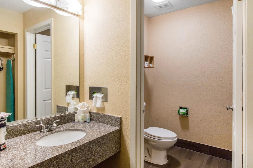 Suite, Multiple Beds, Non Smoking - Photo 15