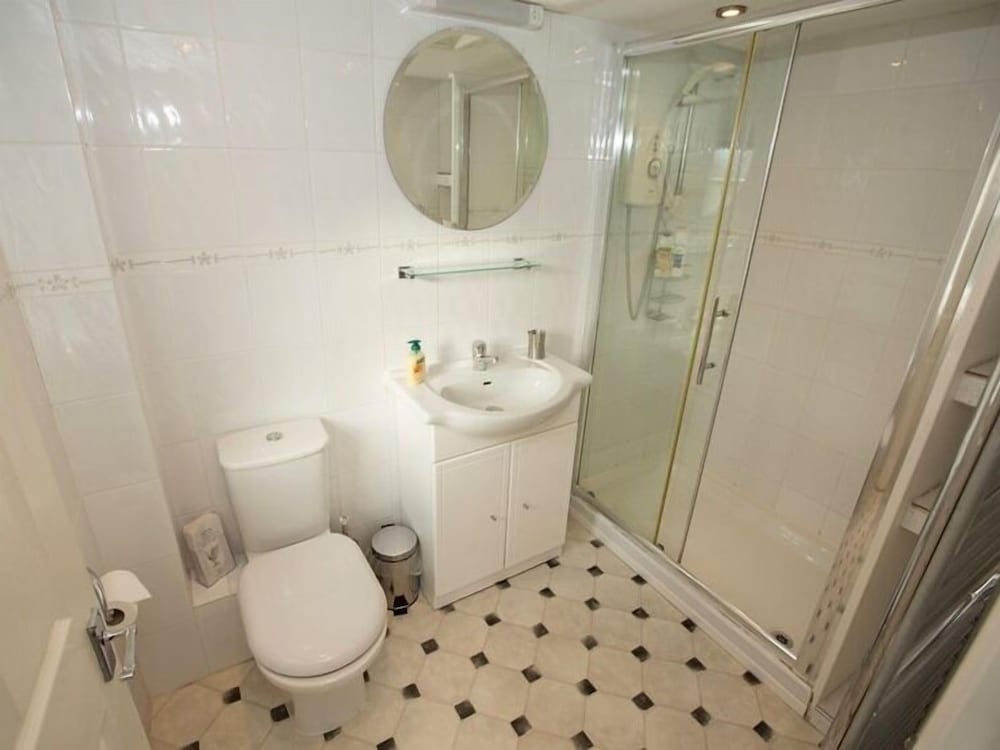 Single Room, Ensuite photo 2