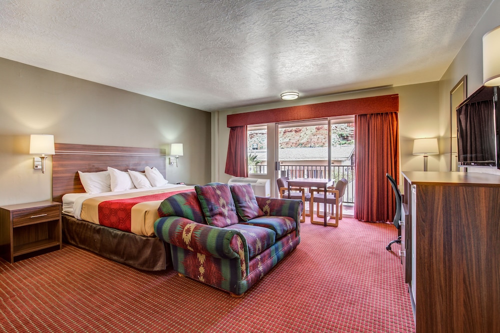 Suite, 1 King Bed, Non Smoking - Photo 3