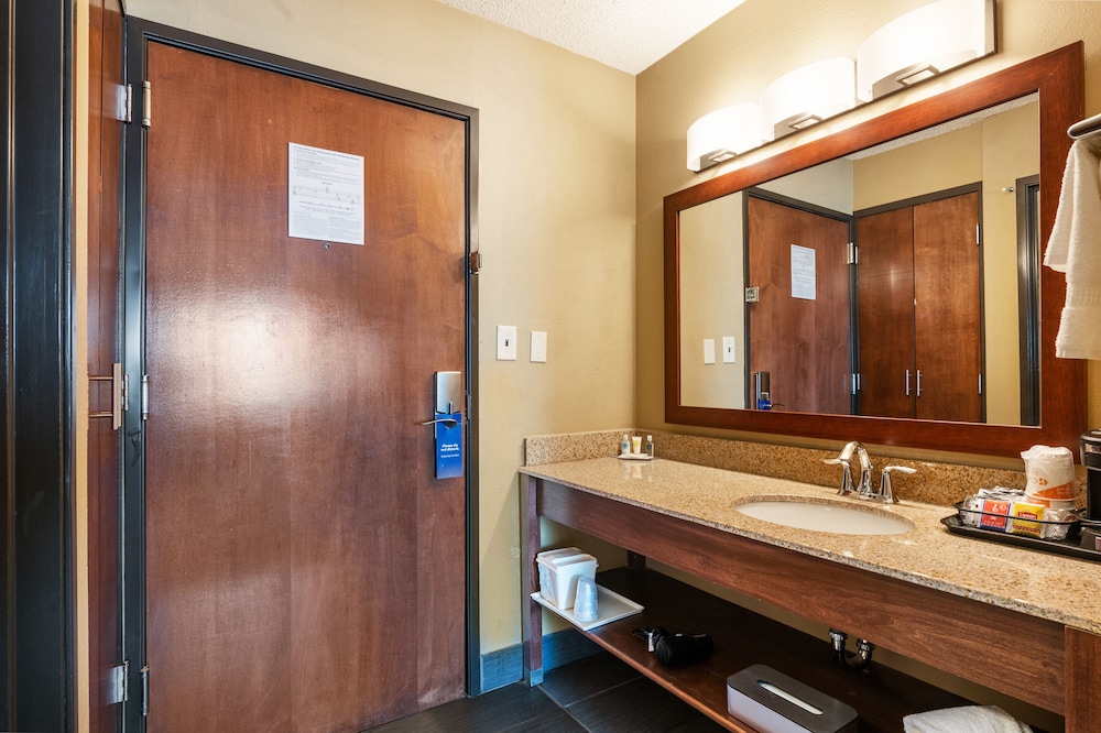 Standard Room, 2 Queen Beds, Non Smoking - Photo 8
