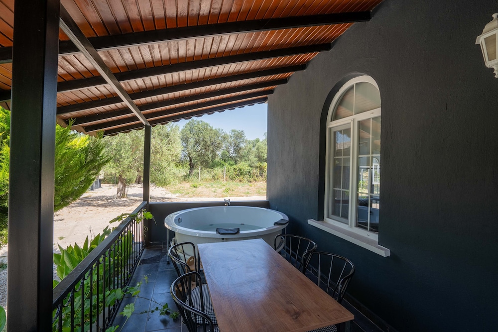 Luxury Villa, 1 Bedroom, Garden View, Garden Area photo 3