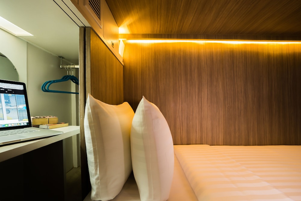 Capsule Suite (Upper and Lower) thumbnail 6