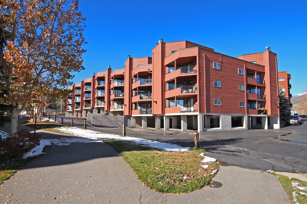 Condo, 2 Bedrooms photo 3