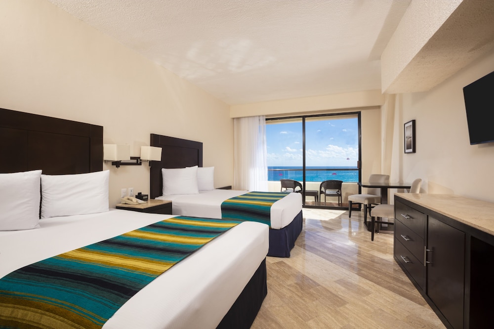 Crown Room, Ocean View (Club Level /Tina Hidromasaje)
