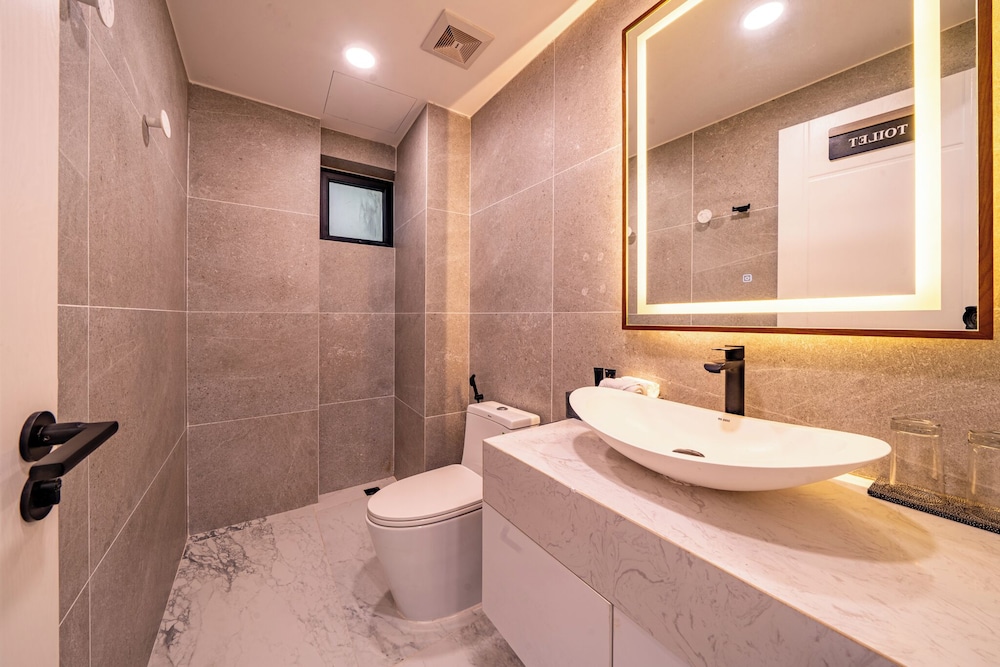 Royal Suite, 2 Bedrooms - Photo 14