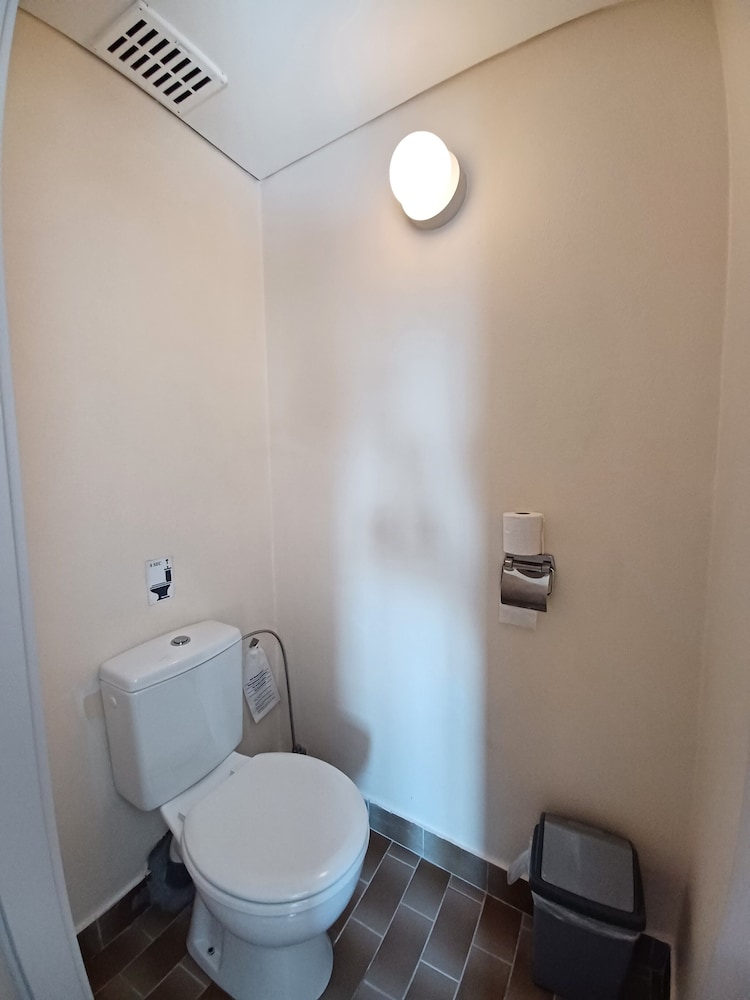 Standard Double Room - Photo 10