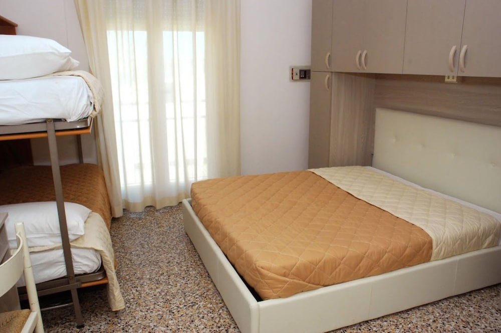 Quadruple Room, Multiple Beds photo 1